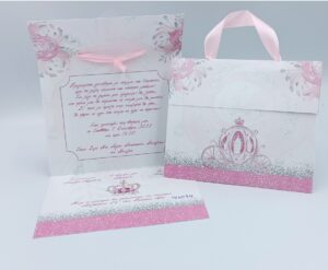 Προσκλητήρια βάπτισης με άμαξα Newage invitation 18b034 va carriage Προσκλητήρια βάπτισης με θέμα την άμαξα, πριγκίπισσα, ροζ λουλούδια | Newage invitations 18b034 va carriage